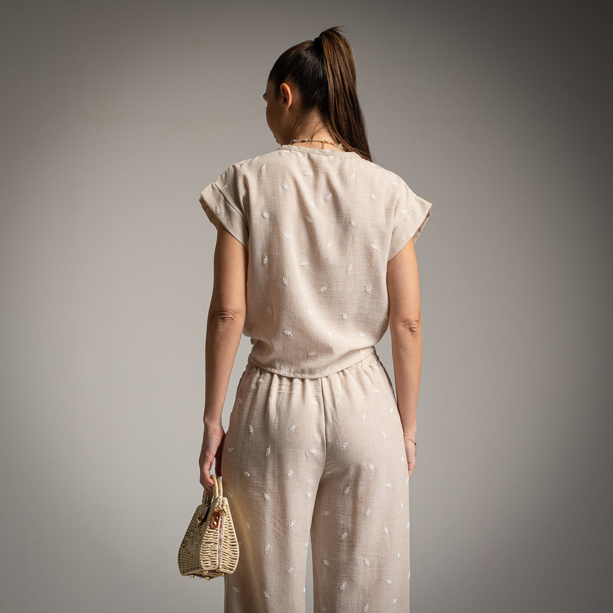 Emboridery Feather Set in Beige