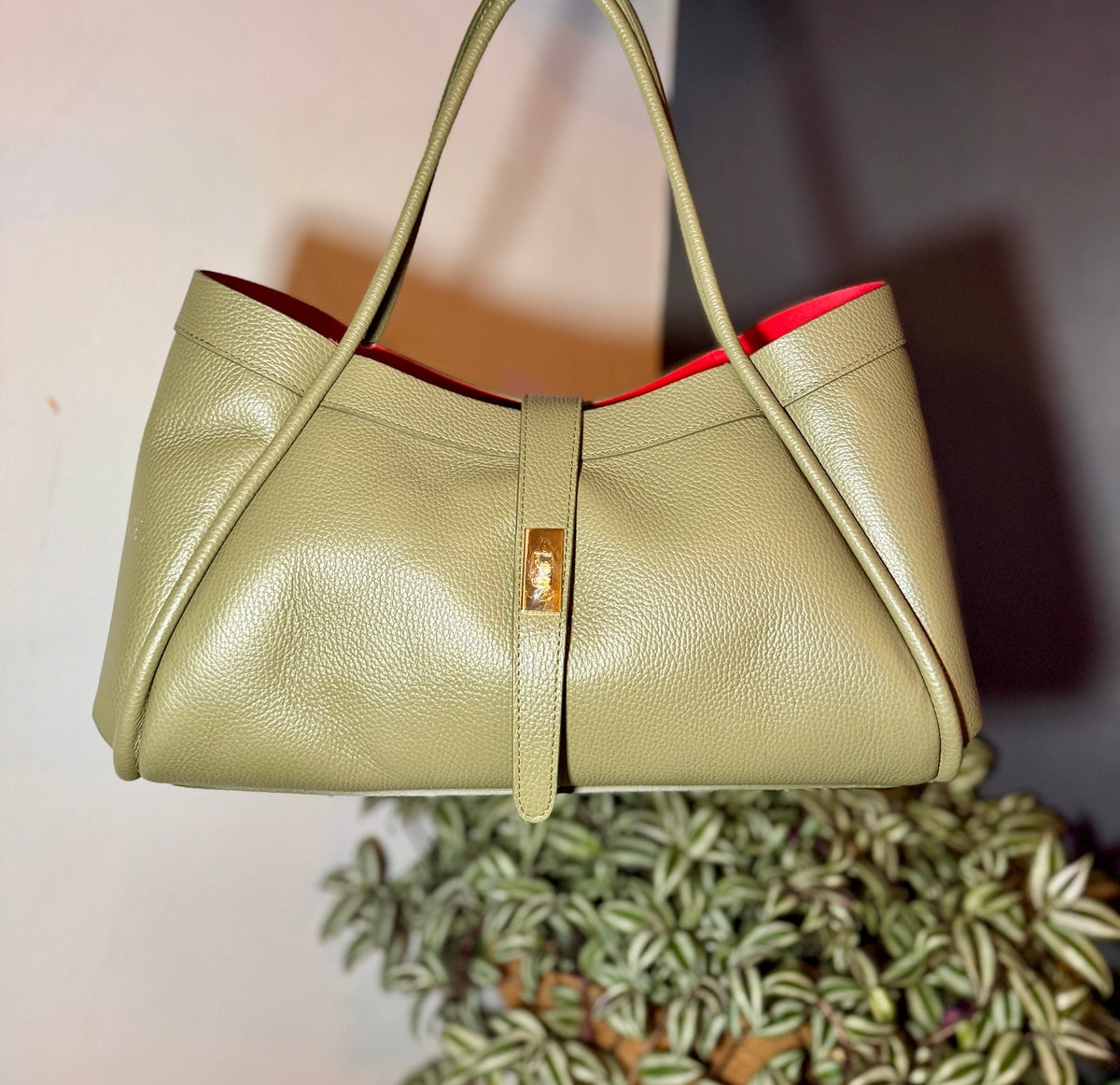Rosabella Italian Leather Turn Clasp Tote Grande